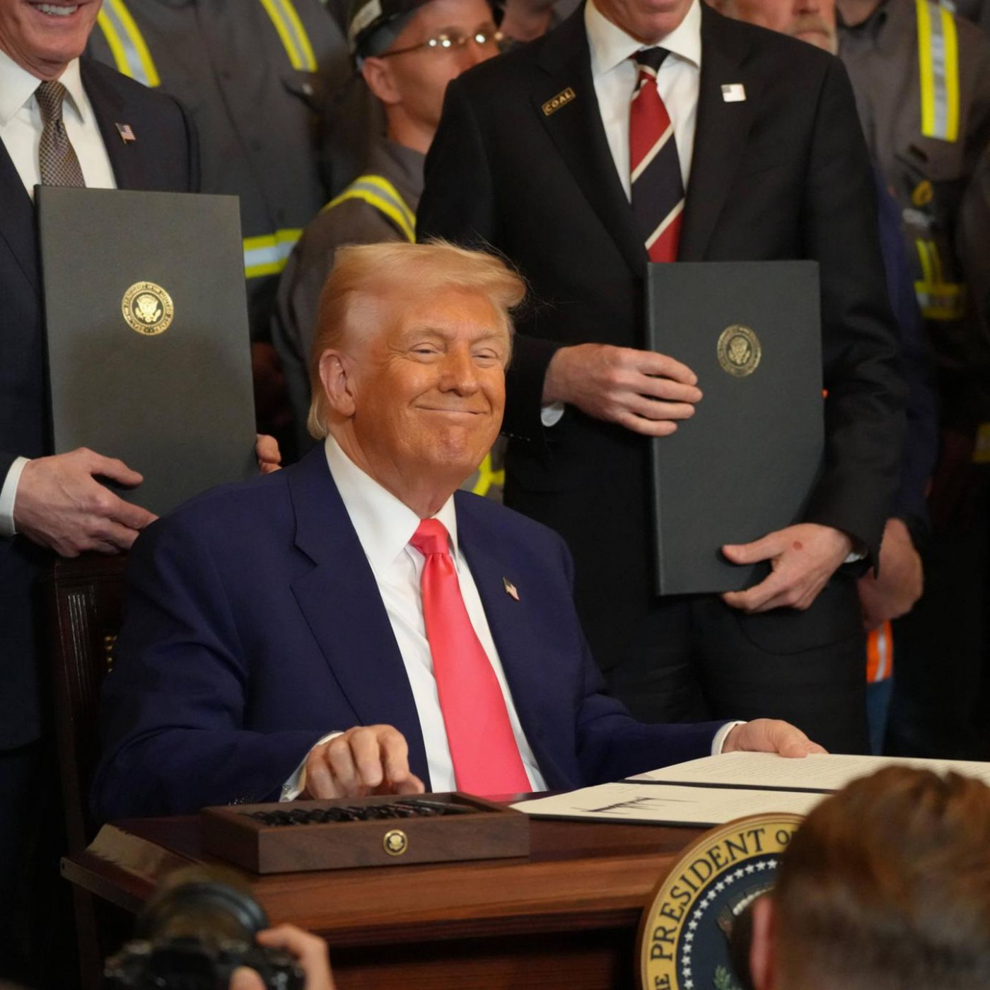 Ermöglichte Donald Trump einen Bankraub vor den Augen der Weltöffentlichkeit?