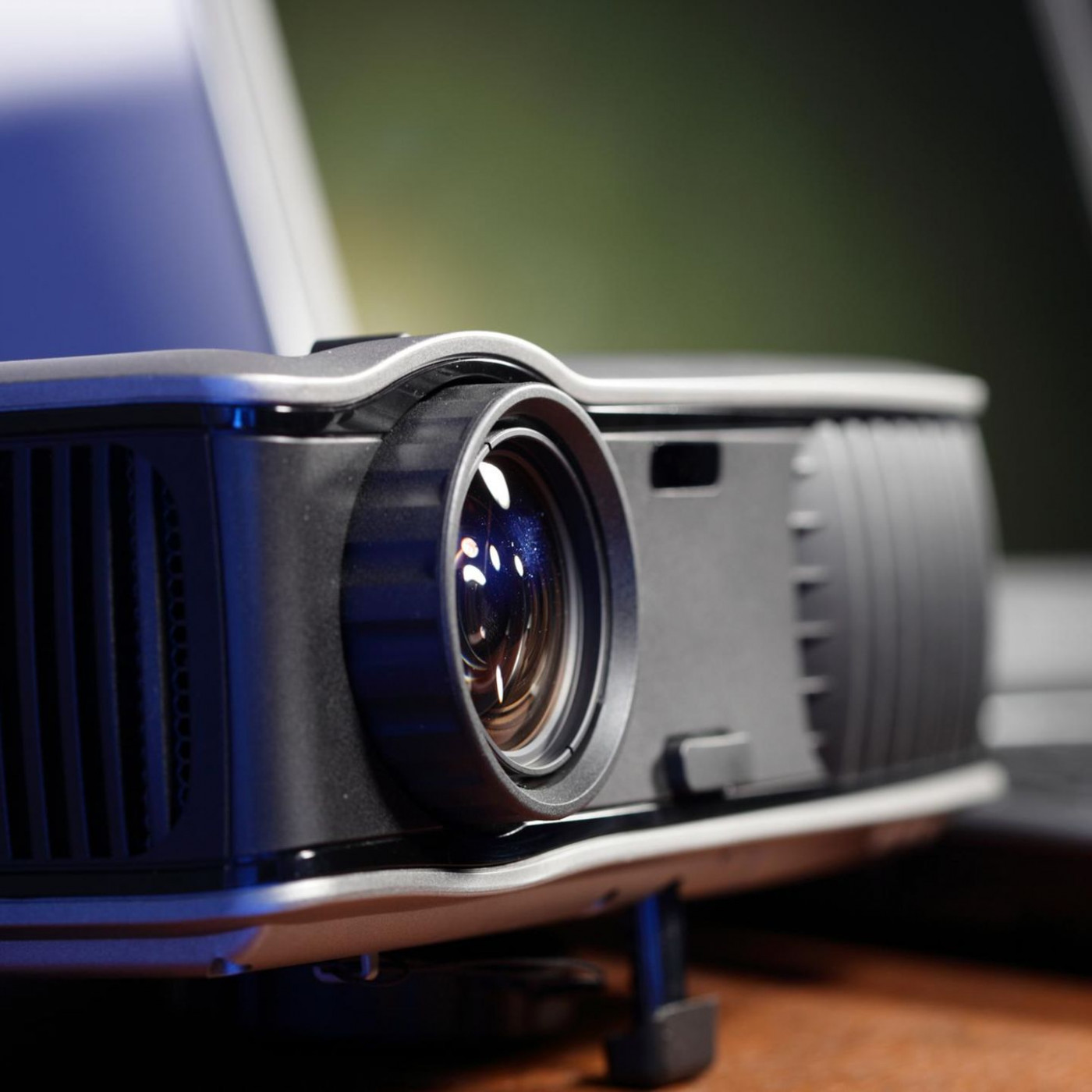 Full HD Mini-Beamer für 98 statt 199 Euro: Die Top-Deals am Wochenende