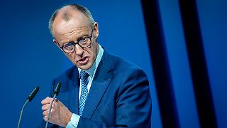 Für Union und SPD geht es leicht aufwärts, aber Merz' Werte sind mies
