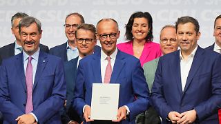 Union und SPD unterzeichnen Koalitionsvertrag