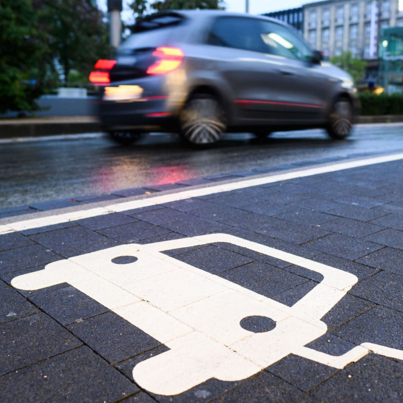 Mehr Rabatt auf E-Autos - auch wegen CO2-Zielen