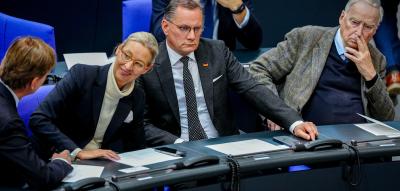 Bundesamt für Verfassungsschutz setzt Einstufung der AfD als rechtsextrem aus