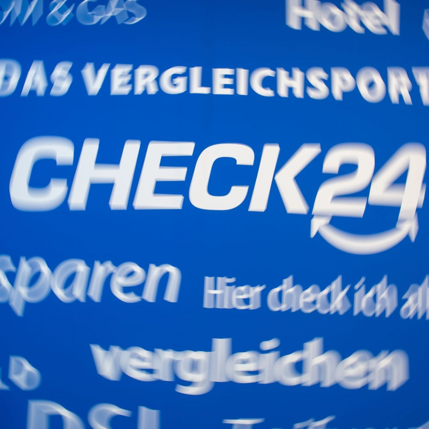 Check24 darf Versicherungen vorerst weiter Noten geben