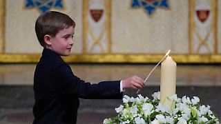 Churchill-Urenkel entzündet Kerze zum Weltkriegsgedenken
