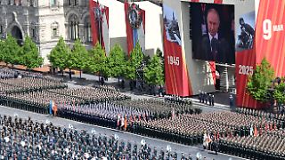 Putin redet Russland stark und widerspricht Trump