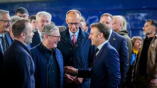 Merz, Macron und Starmer gedenken in Kiew der Kriegsopfer