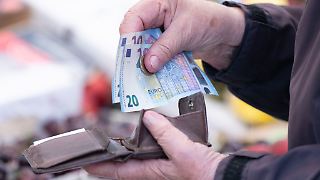 Bas kündigt harten Kurs gegen Sozialleistungsbetrug an