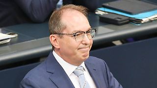 Dobrindt schafft es, dass AfD, Grüne und Linke sich aufregen