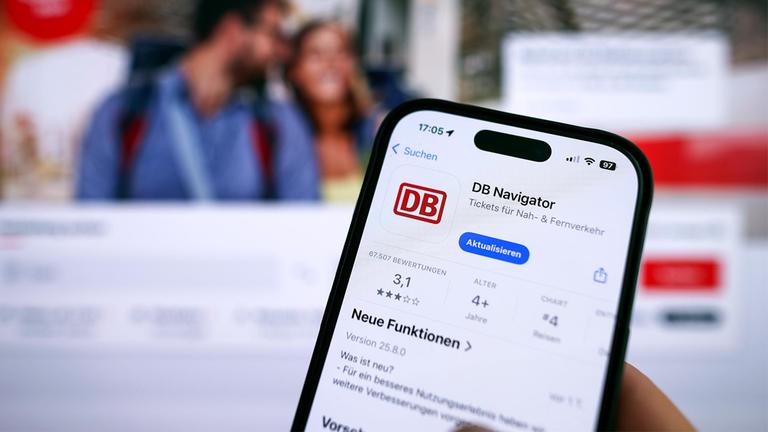 Datenschützer verklagen Bahn wegen App DB Navigator