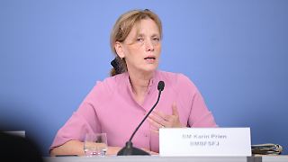 Prien will Pflichtbesuch in KZ-Gedenkstätten im Lehrplan