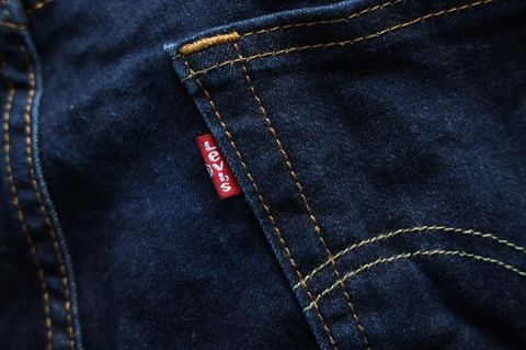 Bekannte Jeans: Levi's 501 mehr als die Hälfte reduziert