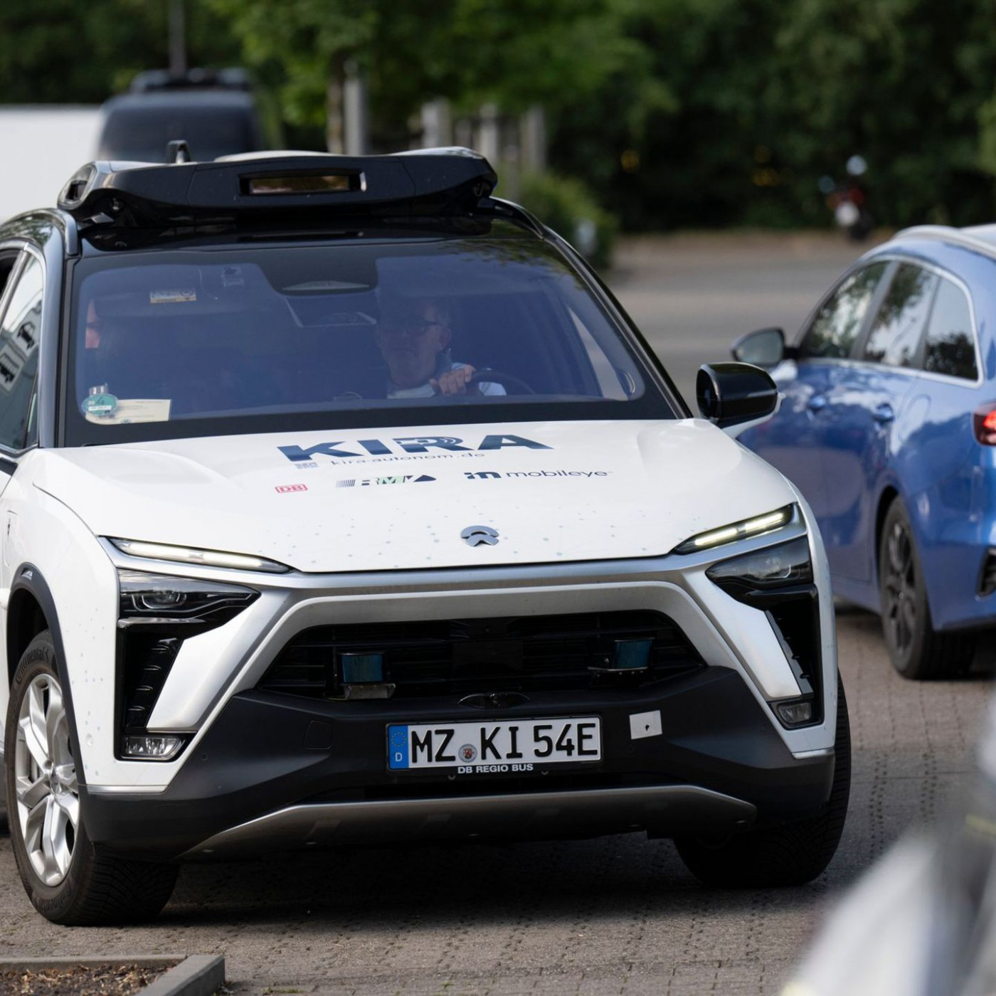 Selbstfahrende Autos transportieren erste Fahrgäste