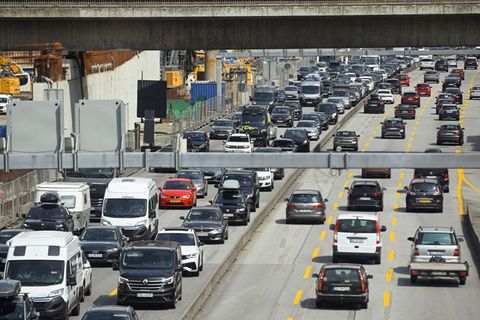 Deutsche pendeln etwas seltener mit dem Auto