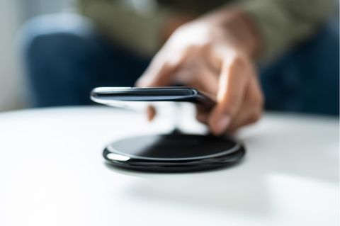 Induktives Laden bei iPhones: Fünf Tools, die Smartphones kabellos flott machen