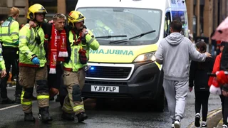 Auto fährt in Menge: 53-jähriger Brite in Liverpool festgenommen