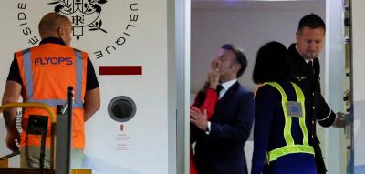 Ohrfeige für Macron im Flieger? Nun meldet sich ein Mitreisender zu Wort