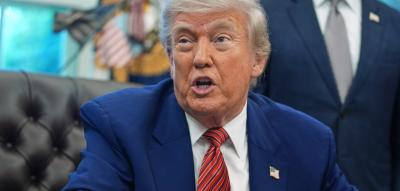 Als eine Reporterin nach „TACO“ fragt, reagiert Trump beleidigt