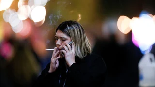 Frankreich verbietet teils das Rauchen in öffentlichen Bereichen