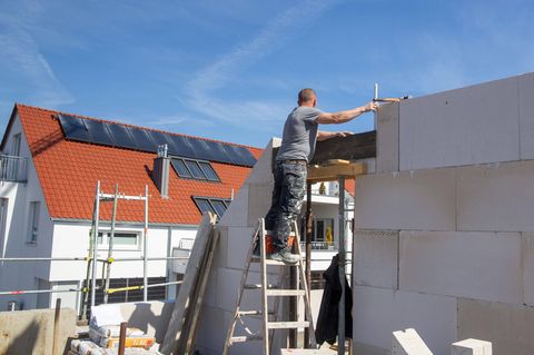 Bauen muss billiger werden – die Vorschläge liegen längst auf dem Tisch