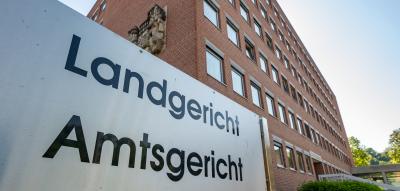 „Fehlende Verfassungstreue“ – Einstellung eines Referendars wegen publizierter Texte verweigert