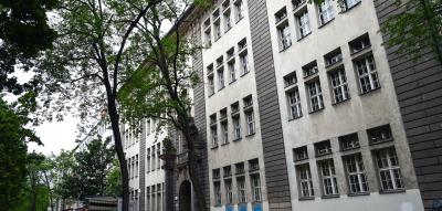 „Mir wurde gesagt, ich müsse mich traditionellen Familien anpassen“, sagt der schwule Lehrer