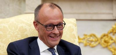 Im Interview mit Fox News lässt Merz gleich zwei Spitzen gegen Angela Merkel los