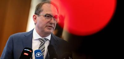 Dobrindt warnt vor wachsender Gewaltbereitschaft unter jugendlichen Extremisten