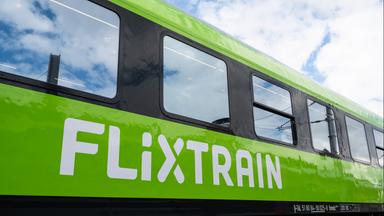 Wie Flix die Bahn im Fernverkehr angreift