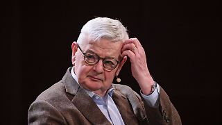 Joschka Fischer fordert Wiedereinführung der Wehrpflicht