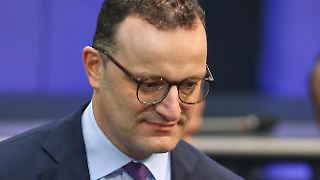 Spahn verteidigt Maskenkäufe mit "finanziellen Risiken"
