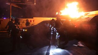Polizei drängt Demonstranten in Los Angeles zurück