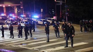Polizei setzt Ausgangssperre in Los Angeles gewaltsam durch