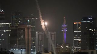 Mehrere iranische Angriffswellen auf Israel - sechs Tote