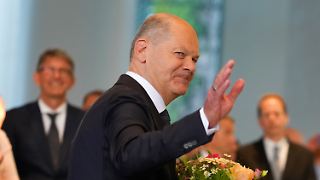 Regierung verteidigt neue Stellen für Scholz-Büro
