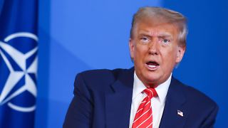 Die Nato huldigt König Trump - und zahlt
