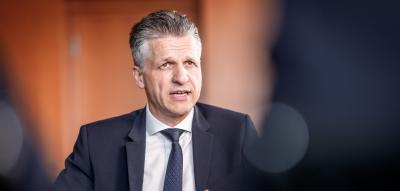 Streit um Stromsteuer – Kanzleramtschef Frei verteidigt Entscheidung von Schwarz-Rot