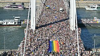 200.000 Demonstranten überfordern Polizei in Budapest