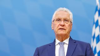 Bayerns Innenminister lobt Dobrindts Taliban-Pläne