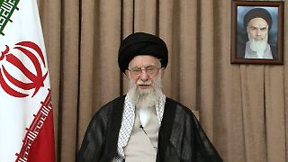 Ajatollah Chamenei zeigt sich erstmals wieder öffentlich