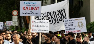 Verbot kurzfristig gekippt – Islamisten fordern bei Gaza-Demo Einführung eines Gottesstaates