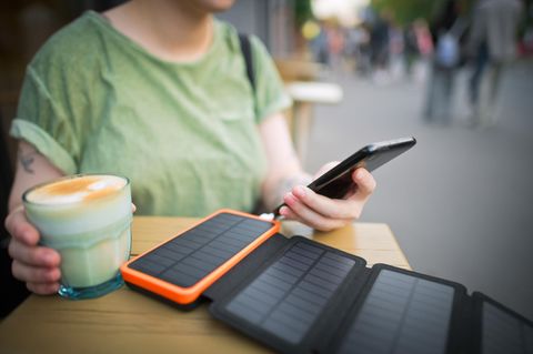 Kraftpaket für unterwegs: Solar-Powerbank für 29 statt 60 Euro