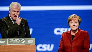 Seehofer: Merkel hat ihr Leben in ihrem Buch aufgehübscht