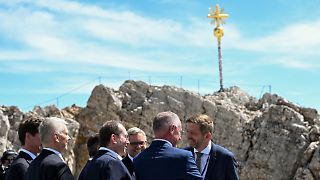 Von der Zugspitze aus macht Dobrindt Druck