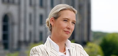 „Es ist extrem laut“ – Demonstranten-Lärm stört ARD-Sommerinterview mit Alice Weidel