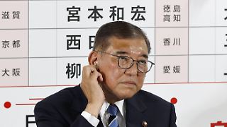 Japans Premier räumt Wahlniederlage ein, will aber im Amt bleiben