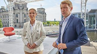 Demonstranten übertönen ARD-Sommerinterview mit Alice Weidel