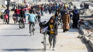 Israels Angriff vertreibt Zehntausende im Zentrum Gazas