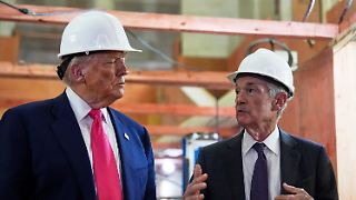 Fed-Chef Powell kann bei Trump-Besuch nur den Kopf schütteln
