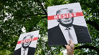 Hunderte Schotten protestieren gegen Donald Trump