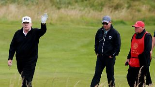 Trump meckert über Windräder - und spielt erstmal Golf